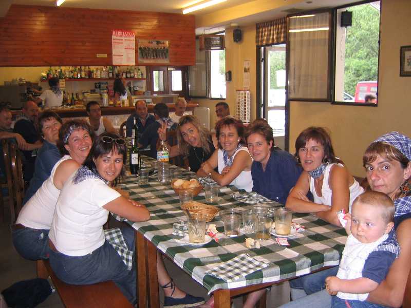 El bando femenino en el Zapatu azule del 2005, Ondarrua junio del 2005.
